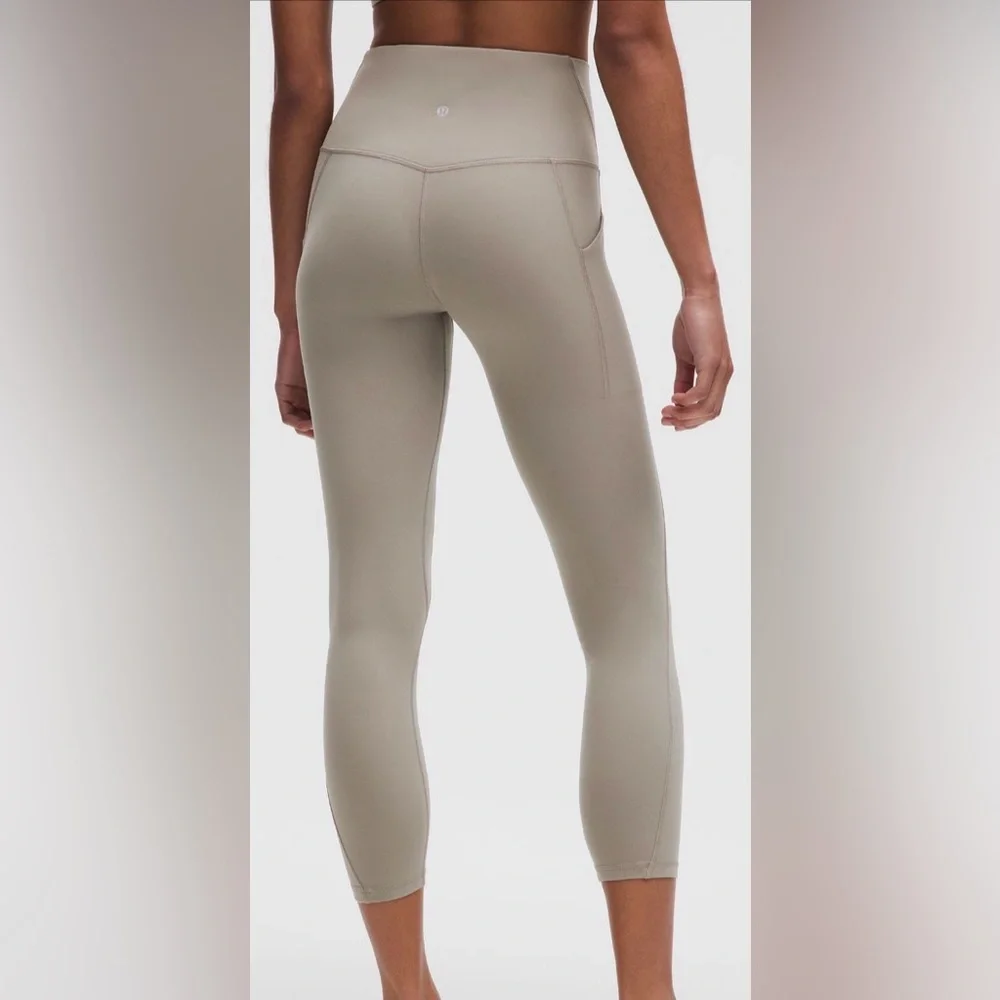NWT! Lululemon Athletica 25” Align Leggings with Pockets - Picture 2 of 8
